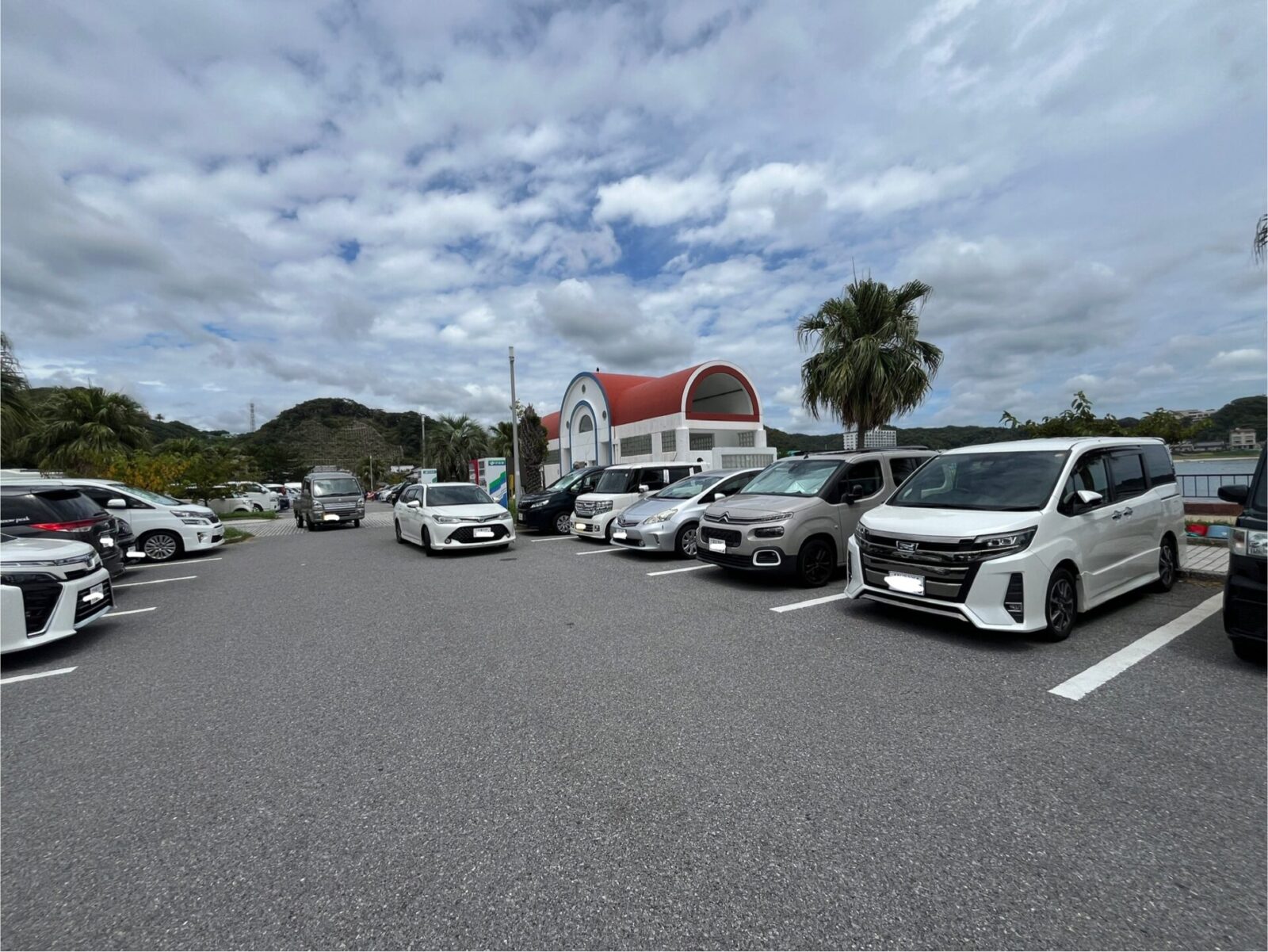 興津海水浴場の駐車場